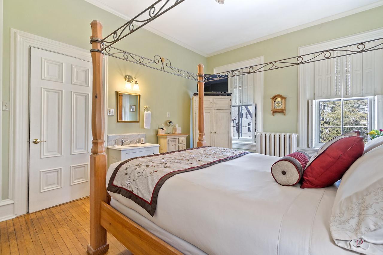 Lovelace Manor Bed And Breakfastランカスター エクステリア 写真