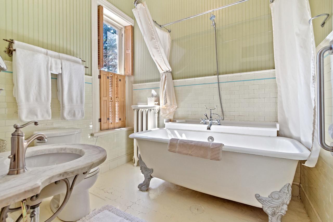 Lovelace Manor Bed And Breakfastランカスター エクステリア 写真