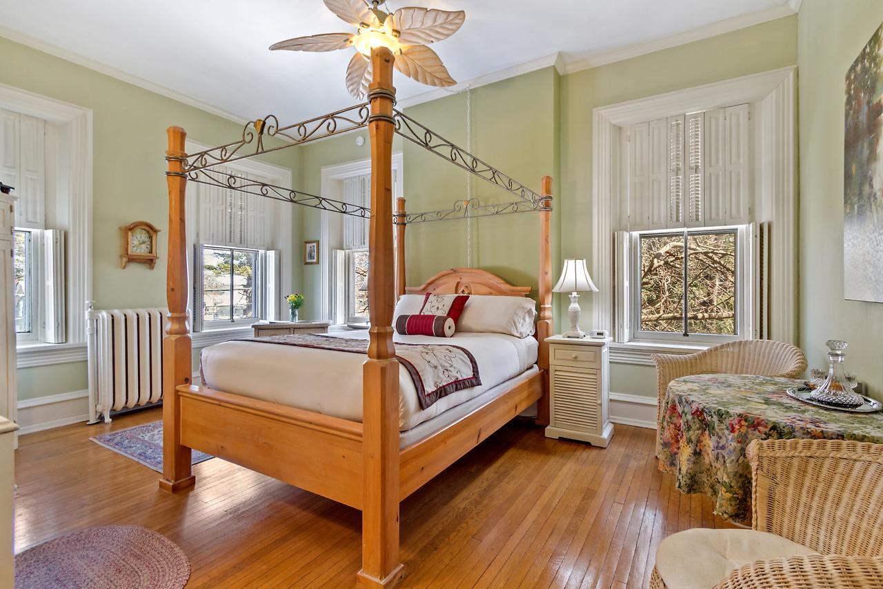 Lovelace Manor Bed And Breakfastランカスター エクステリア 写真