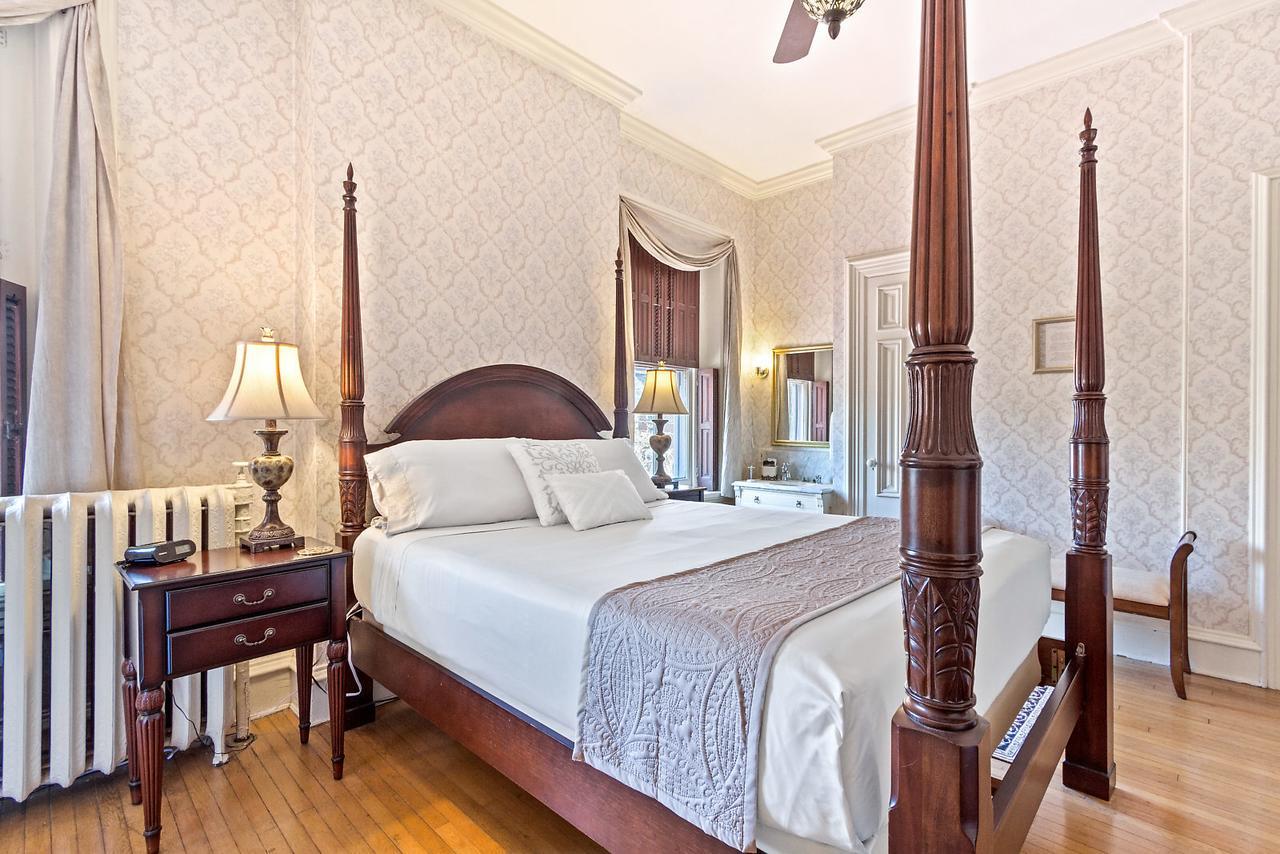 Lovelace Manor Bed And Breakfastランカスター エクステリア 写真